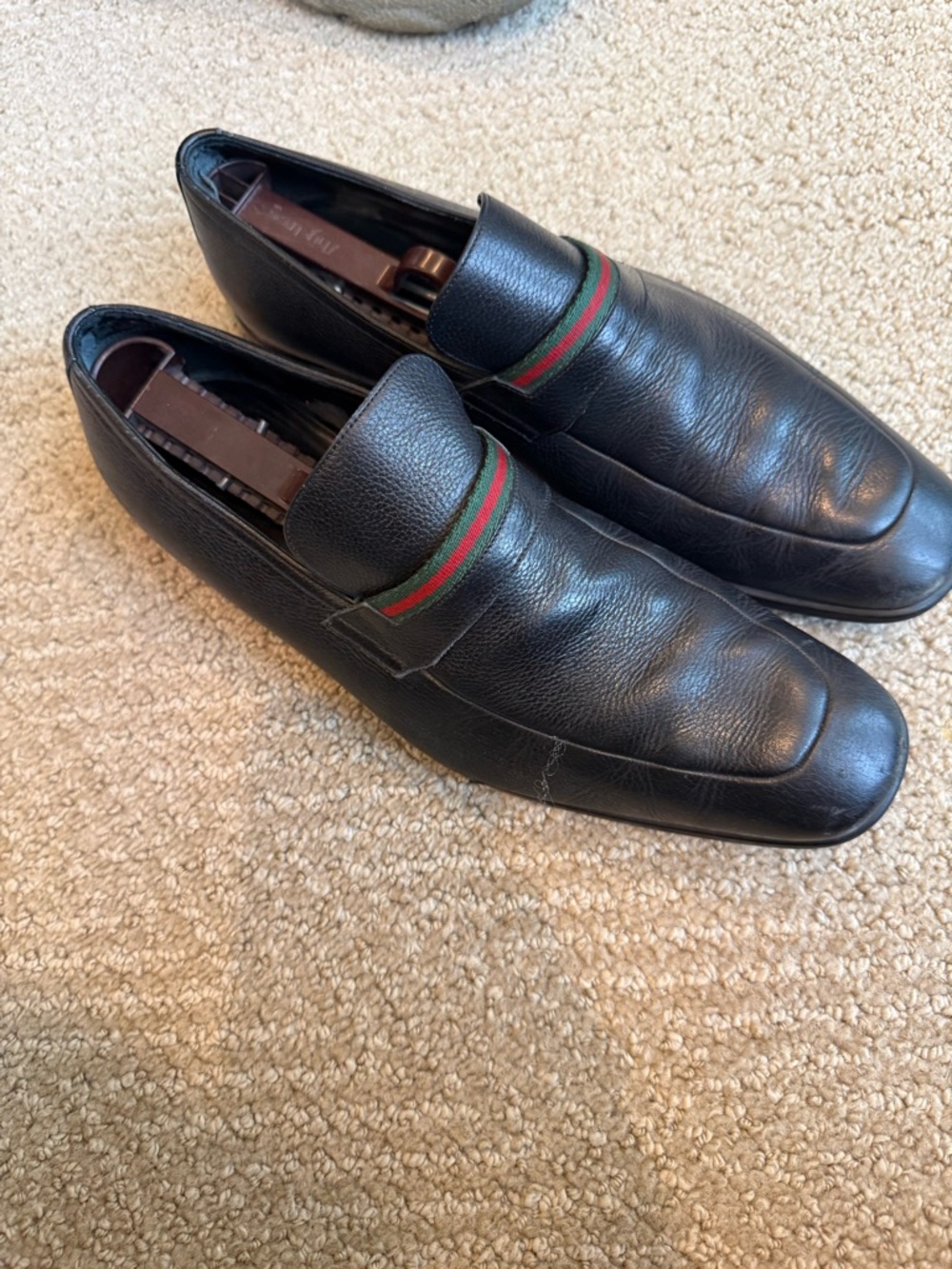 Gucci Black Leather Slip-On Loafers with Green-Red Web Stripe